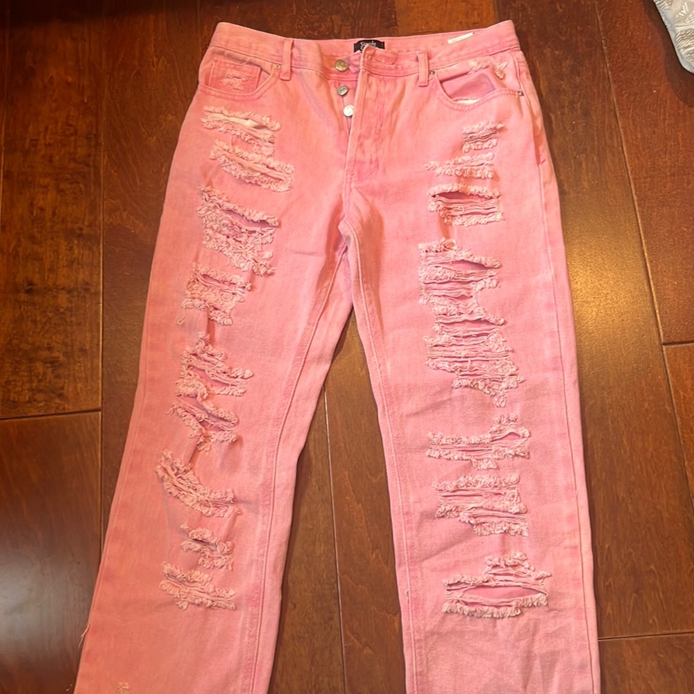 Pink jeans with rips brand new never worn Size 3/26
